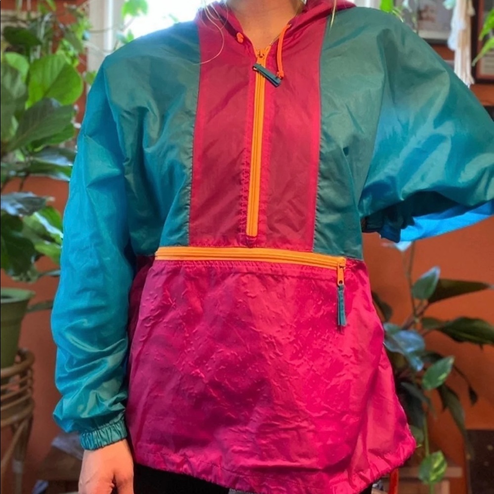 Helly Hansen pull over nylon.